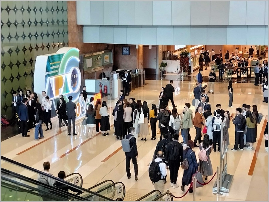 Moderates and Radicals in Myopia Tussle at APAO Congress Over Treatment Goals